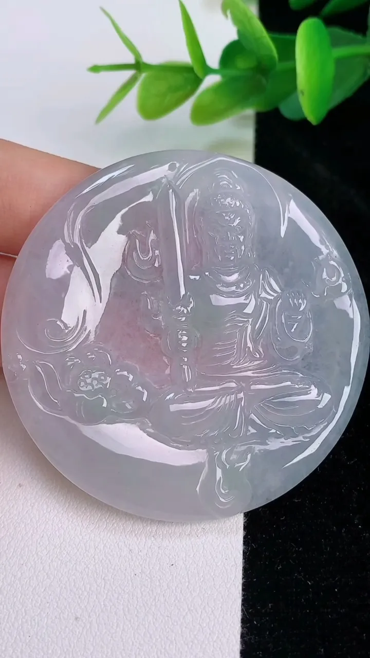 天然A货翡翠不动明王吊坠，尺寸54-4.6，重:27.20g
7月18日