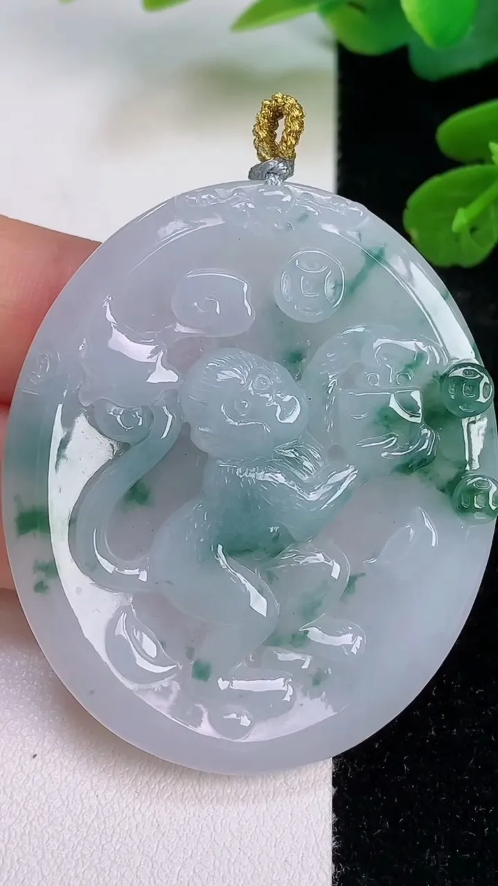 天然A货翡翠飘花生肖猴吊坠，尺寸74.8-41-5.5，重量:21.41g
7月18日