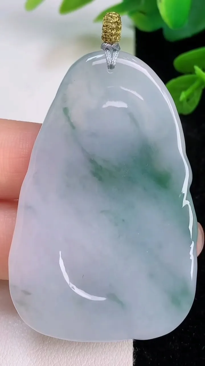 天然A货翡翠飘花托塔天王吊坠，尺寸55-35.8-5，重量:22.68g
7月18日