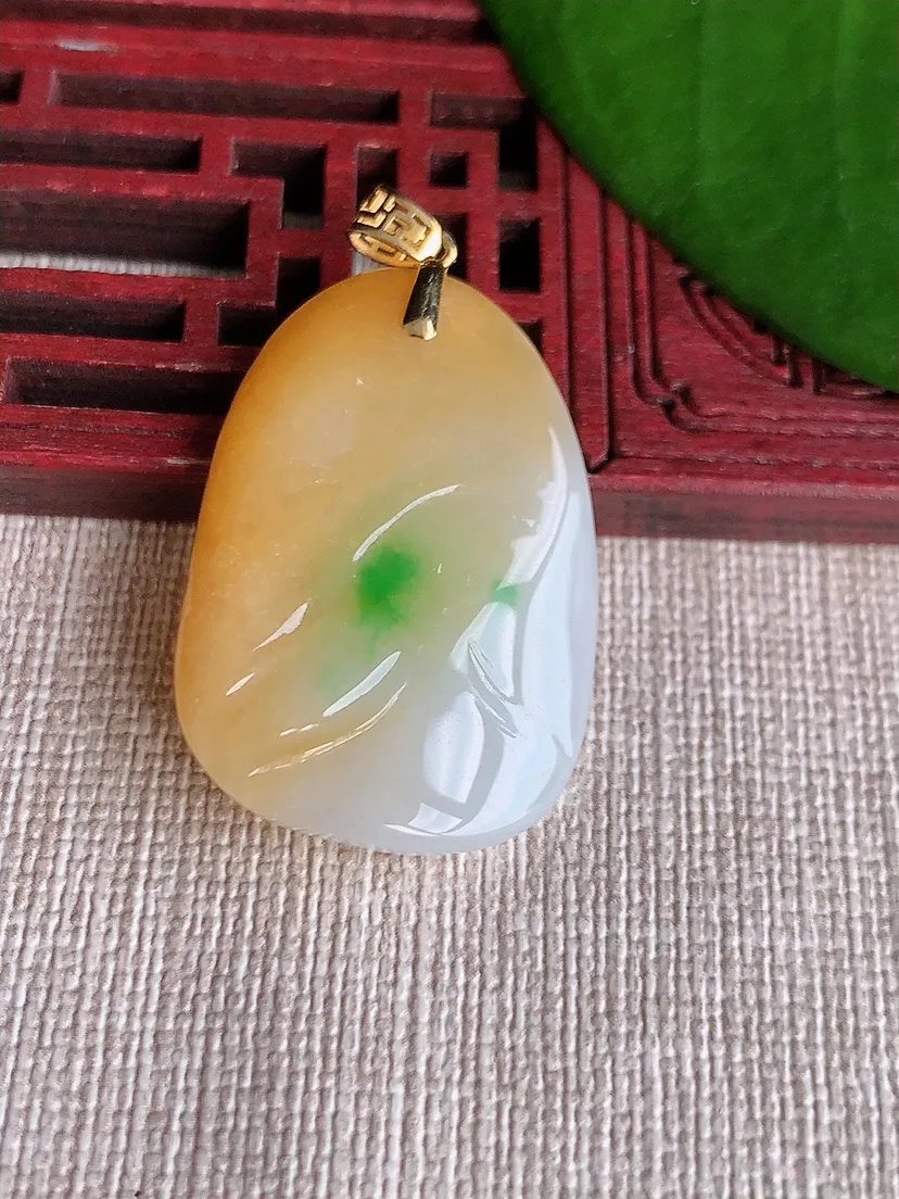 天然A货翡翠冰润18K金扣头黄加绿双彩悟道吊坠 尺寸32.6×22.7×6m量8.60g 0717