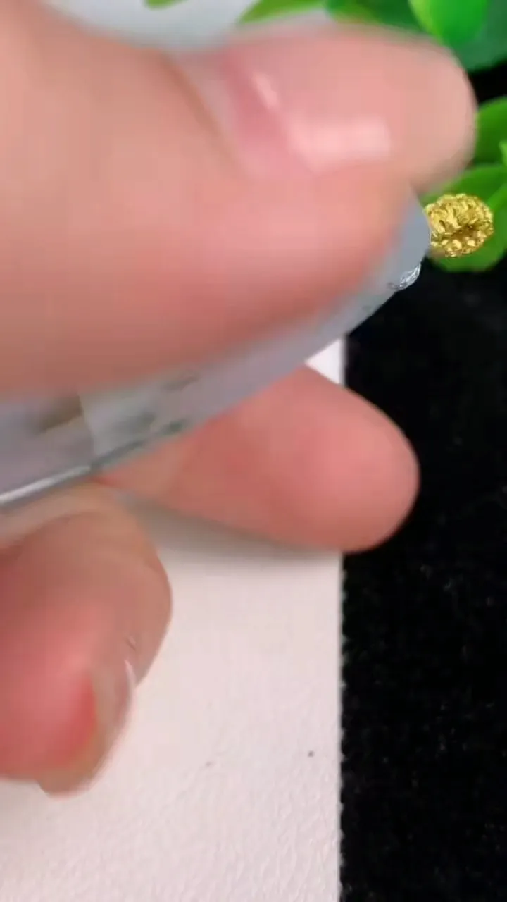 天然A货翡翠飘花生肖猴吊坠，尺寸74.8-41-5.5，重量:21.41g
7月18日