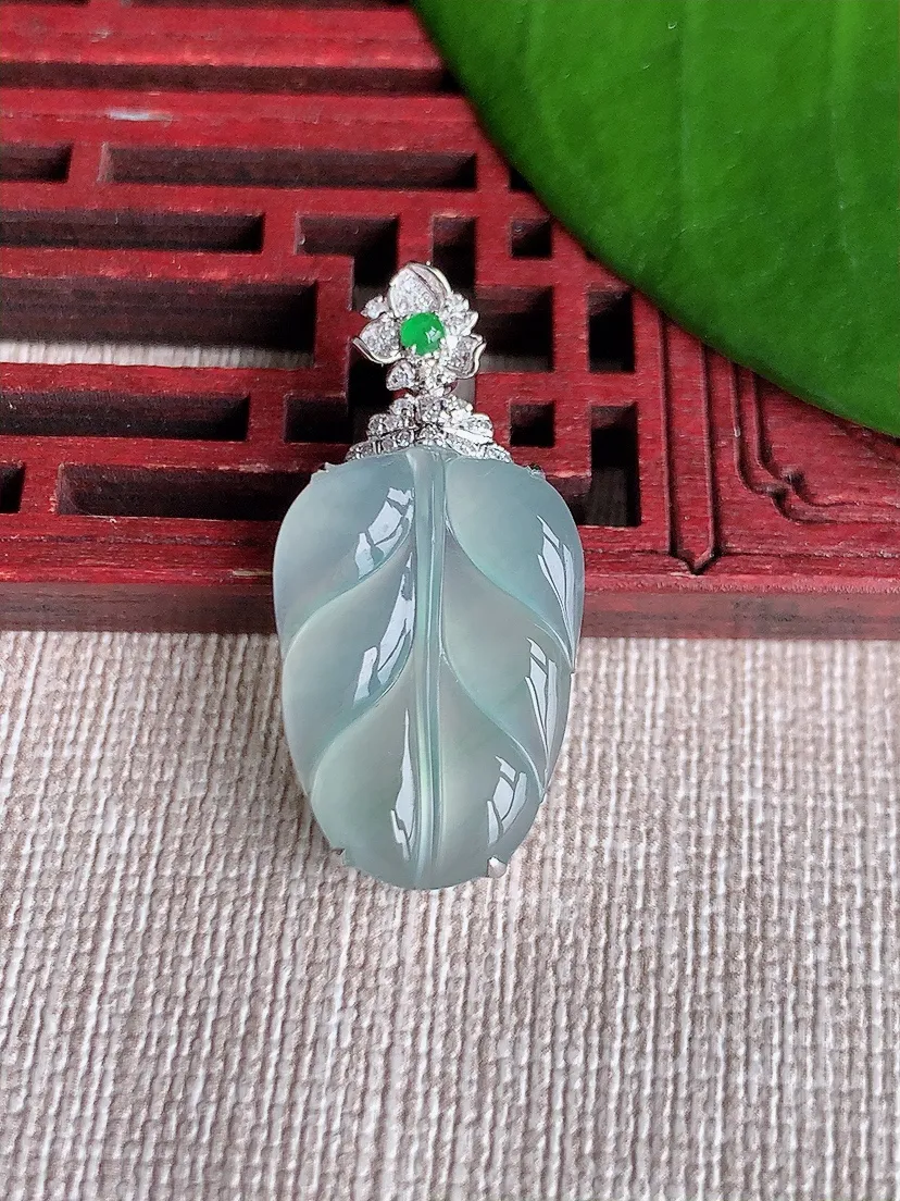 天然A货翡翠18K金伴晴水叶子金枝玉叶吊坠尺寸31.5×21.5×15.2×5.6m量3.15g 0