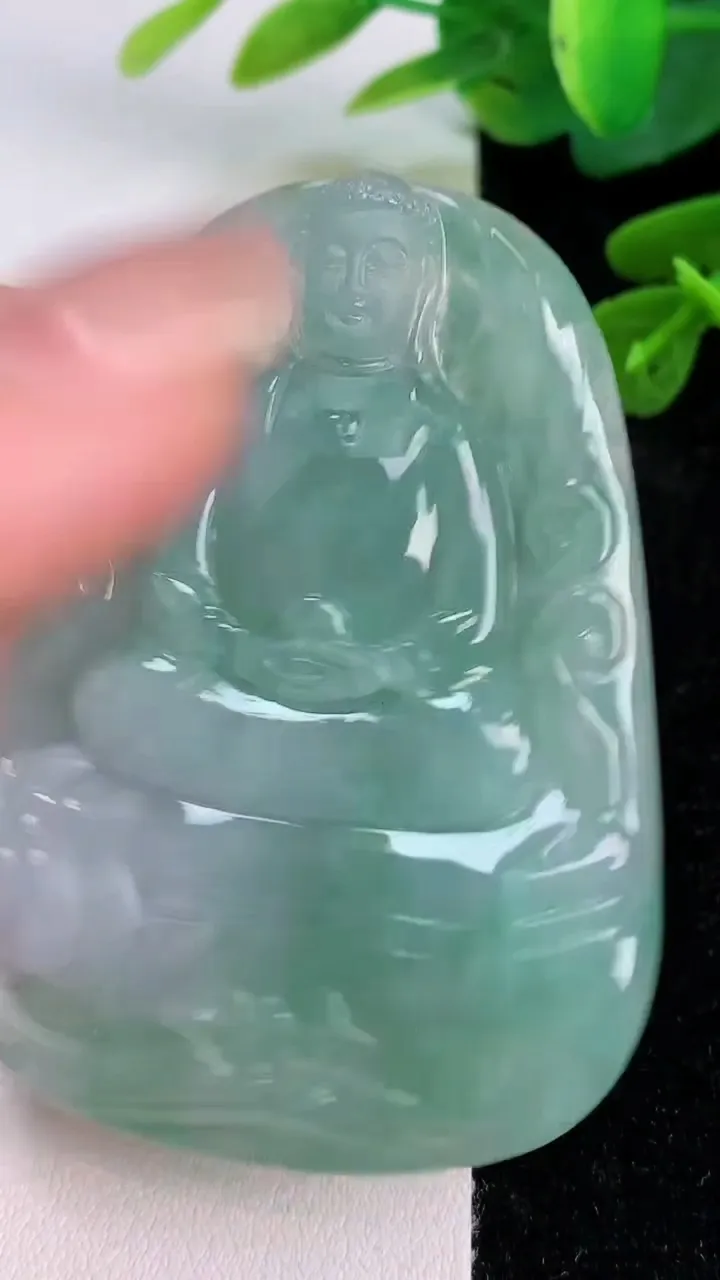 天然A货翡翠大日如来吊坠，尺寸57-42-6.5，重量:31.29g
7月18日