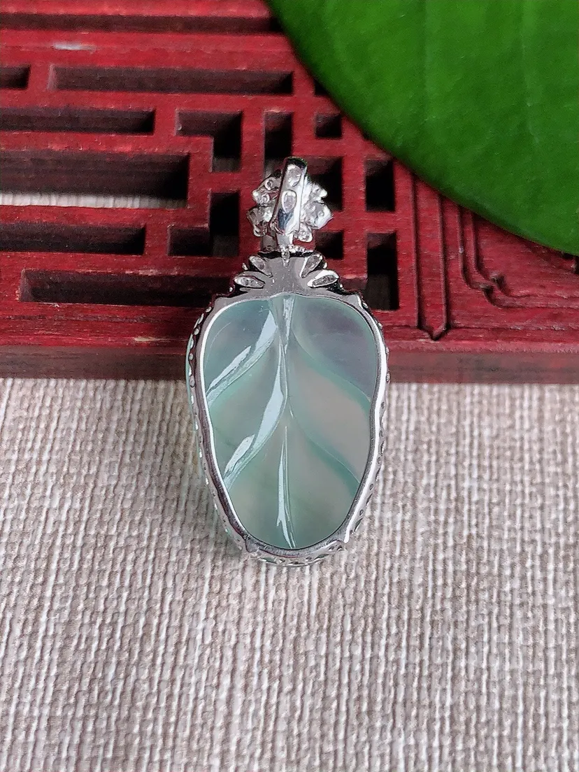 天然A货翡翠18K金伴晴水叶子金枝玉叶吊坠尺寸31.5×21.5×15.2×5.6m量3.15g 0