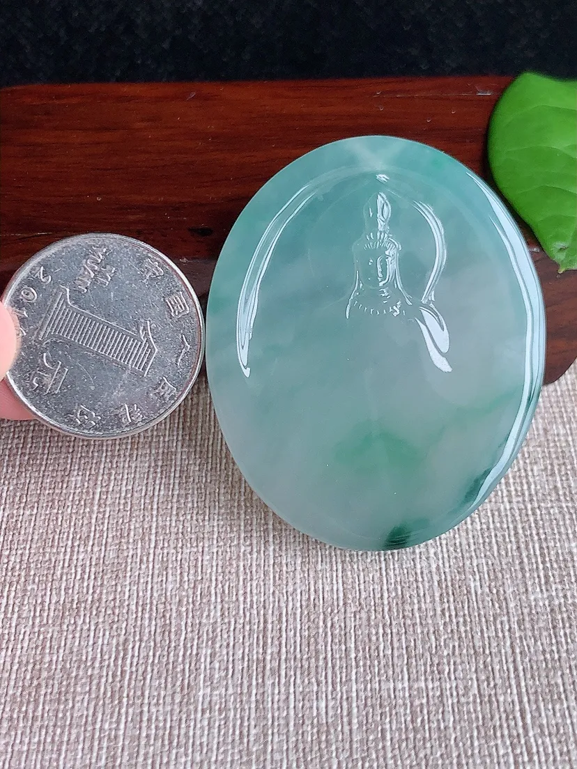 天然A货翡翠飘花观音吊坠尺寸49.5×40.4×5m量26.36g 0717