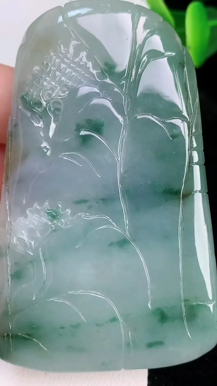 天然A货翡翠春带彩紫罗兰山水牌吊坠，尺寸72-45.5-13.8，重:79.59g
7月18日