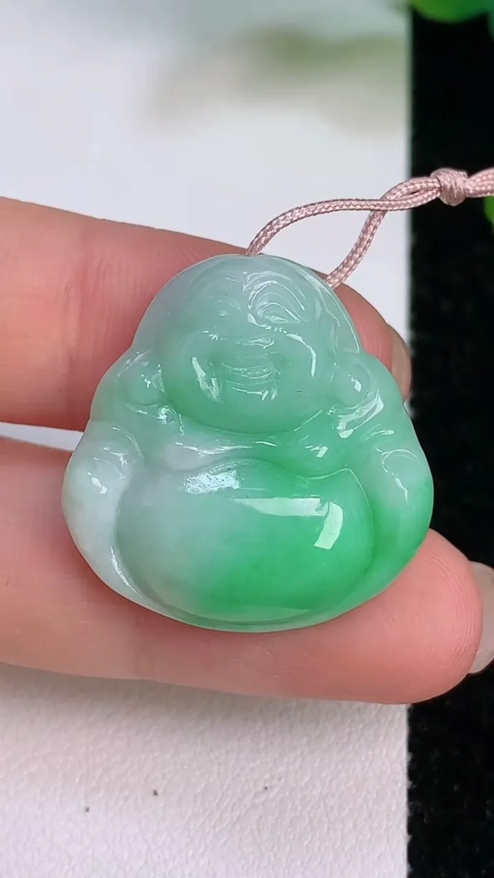 天然A货翡翠佛公吊坠，尺寸25.8-25.2-6，重量:6.44g
7月18日