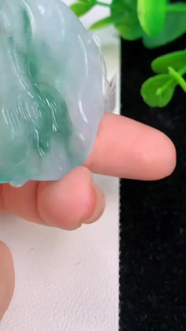 天然A货翡翠祥龙观音菩萨吊坠，尺寸51.7-42-5，重量:22.08g
7月18日