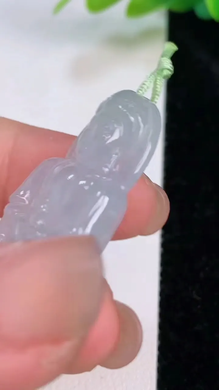 天然A货翡翠观音菩萨吊坠，尺寸37.6-21-5.6，重量:8.04g
7月18日