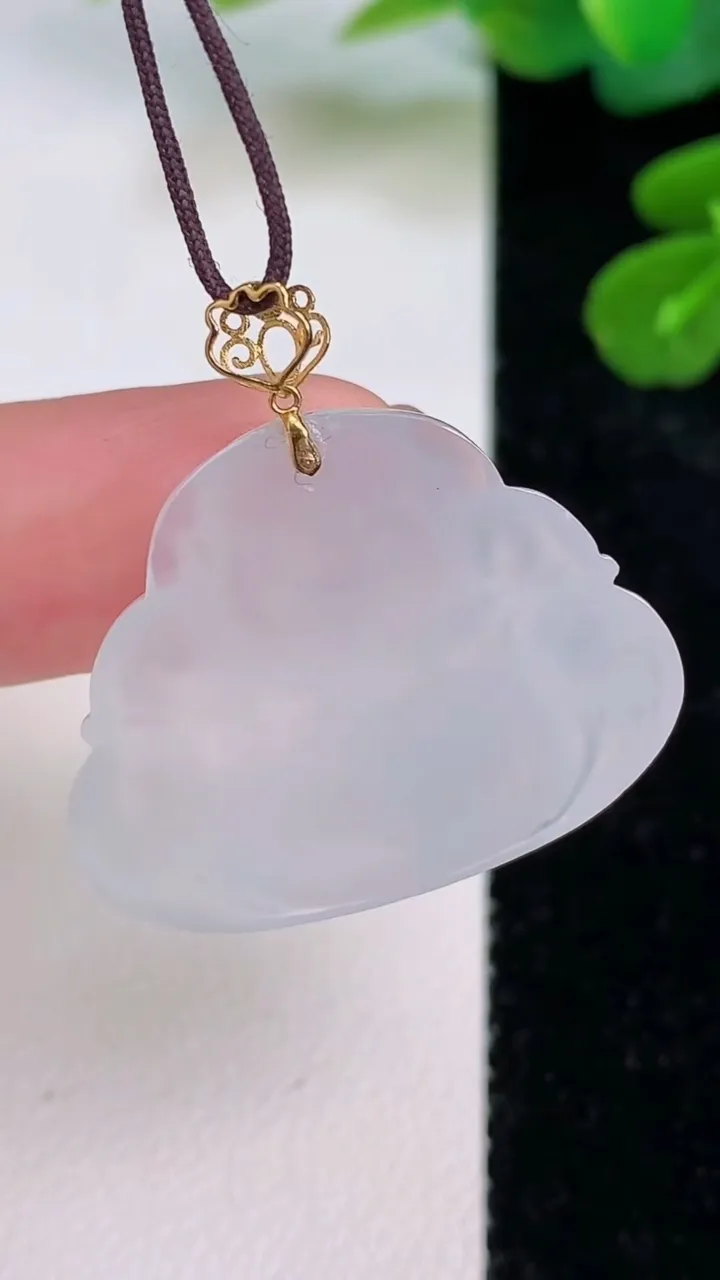 天然A货翡翠佛公吊坠，尺寸22.6-28-5.7，重量:6.23g
7月18日