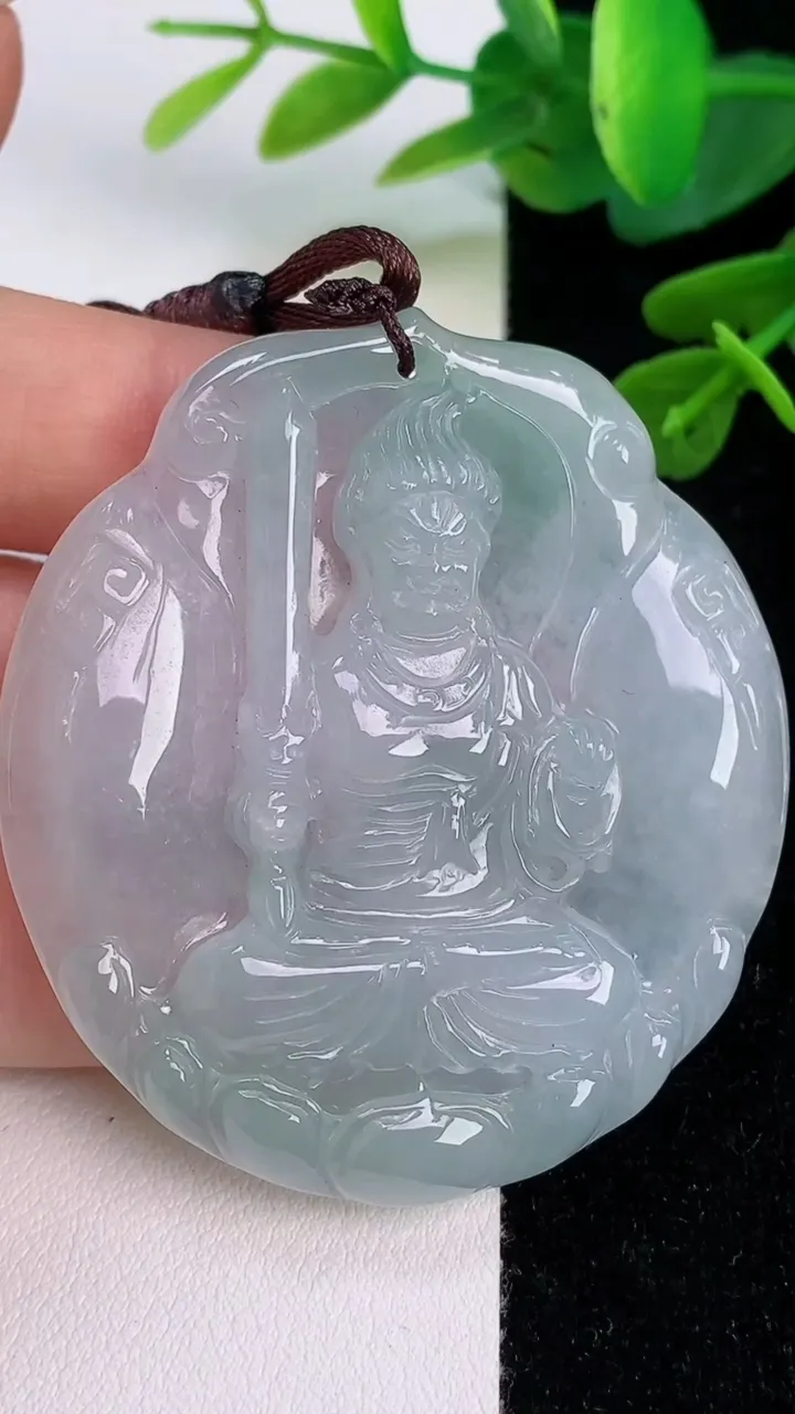 天然A货翡翠飘花不动明王吊坠，尺寸54-49-6.3，重量:31.30g
7月18日