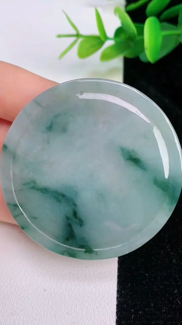 天然A货翡翠飘花龙牌吊坠，尺寸53-5.7，重量:33.63g
7月18日
