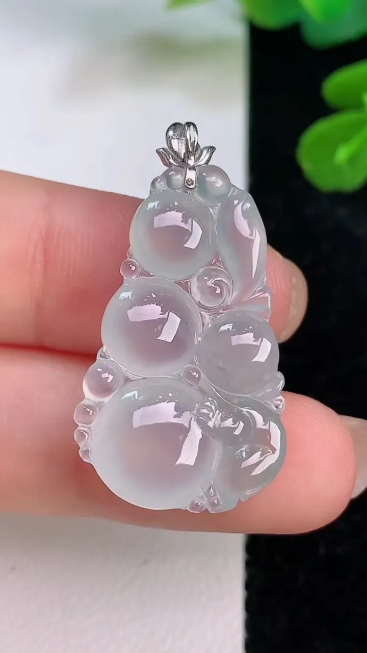 天然A货翡翠种生肖猴吊坠，尺寸28.4-18-6，重量:4.12g
7月18日
