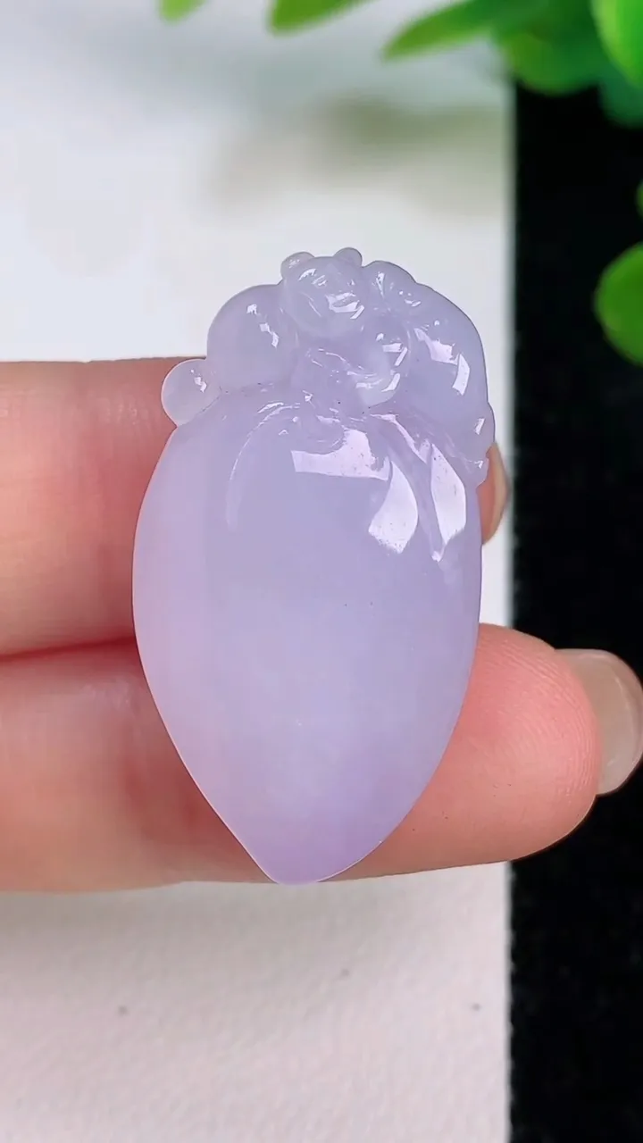 天然A货翡翠紫罗兰寿桃吊坠，尺寸31.8-17-10，重量:8.29g
7月18日