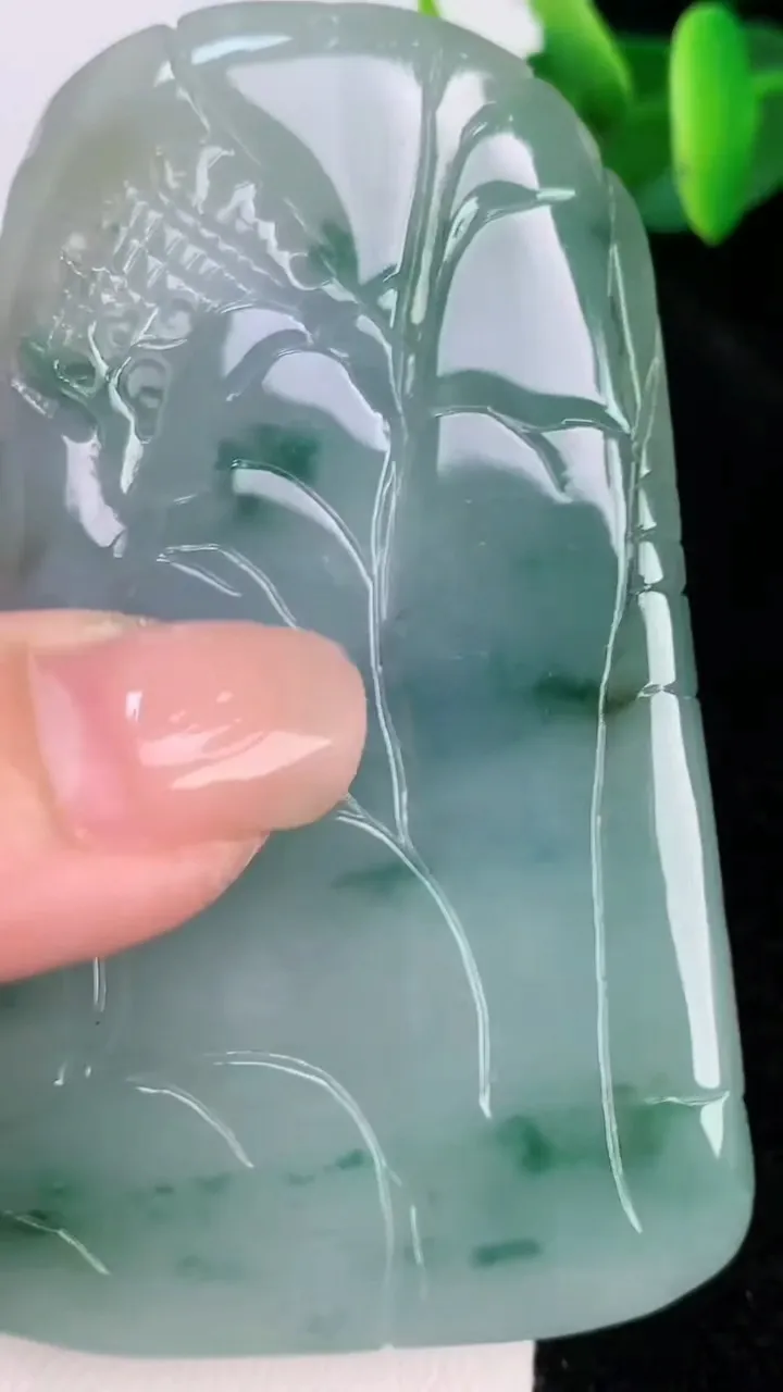 天然A货翡翠春带彩紫罗兰山水牌吊坠，尺寸72-45.5-13.8，重:79.59g
7月18日