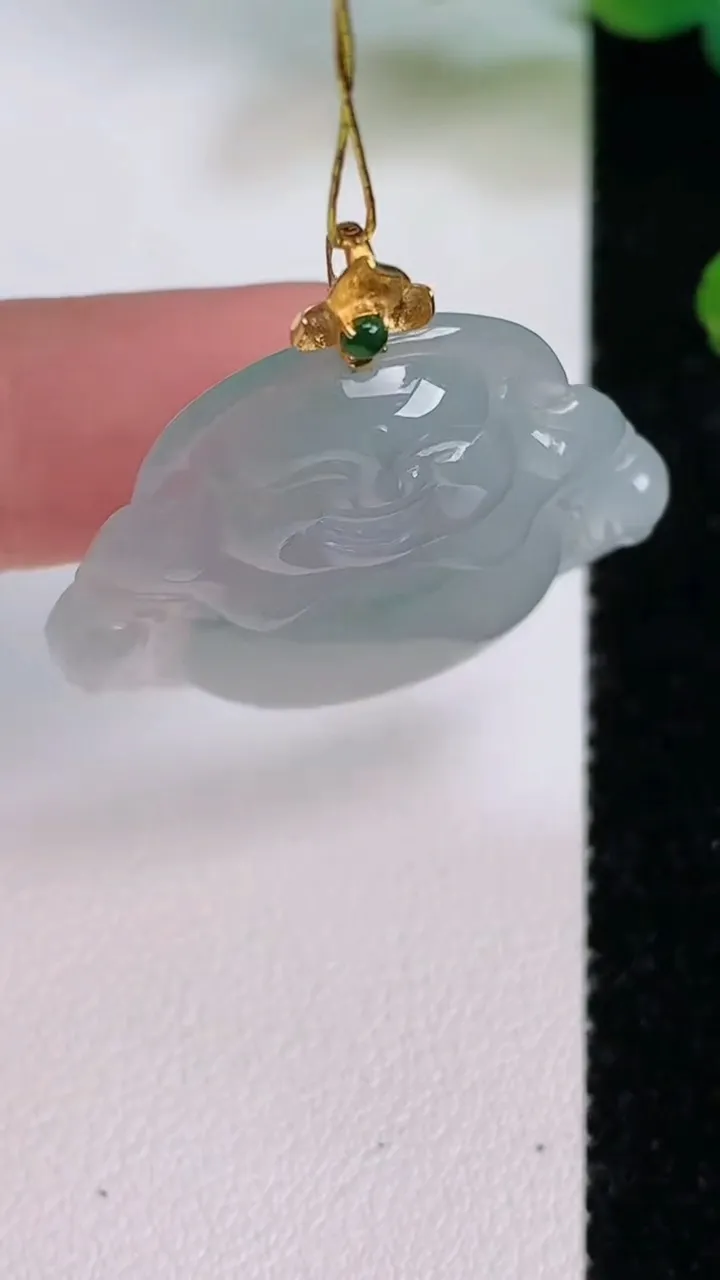 天然A货翡翠18k金飘花佛公吊坠，尺寸29.6-31.6-5.7，重量:7.88g
7月18日