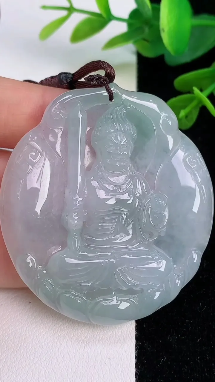 天然A货翡翠飘花不动明王吊坠，尺寸54-49-6.3，重量:31.30g
7月18日