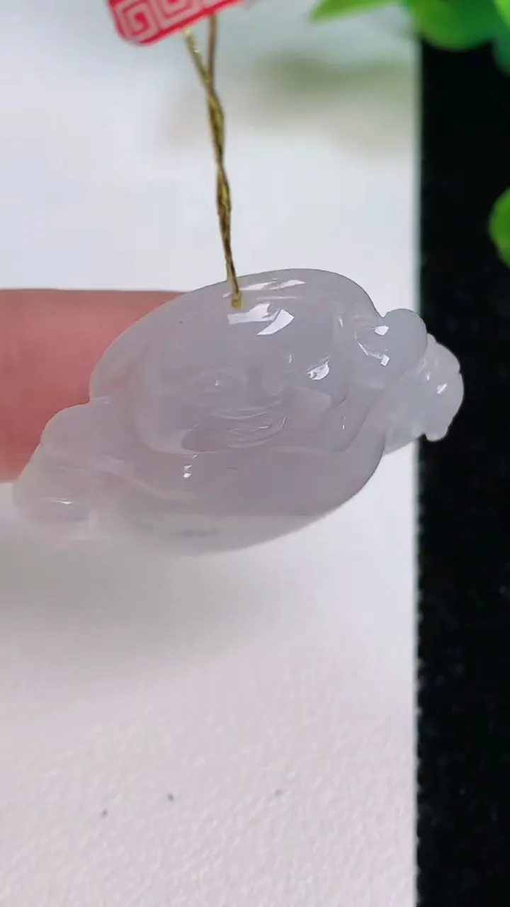 天然A货翡翠飘花佛公吊坠，尺寸28-31-5.7，重量:7.11g
7月18日