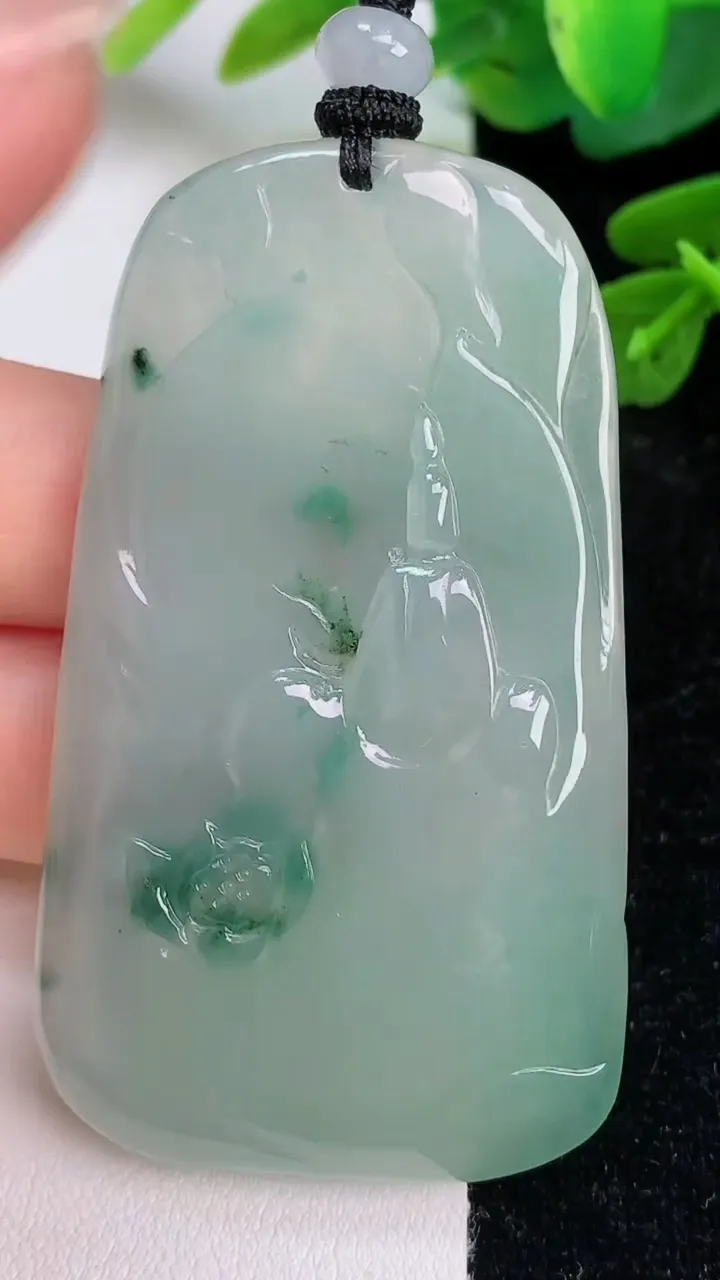 天然A货翡翠飘花无相观音吊坠，尺寸59.4-34.4-6.5，重量:33.22g
7月18日