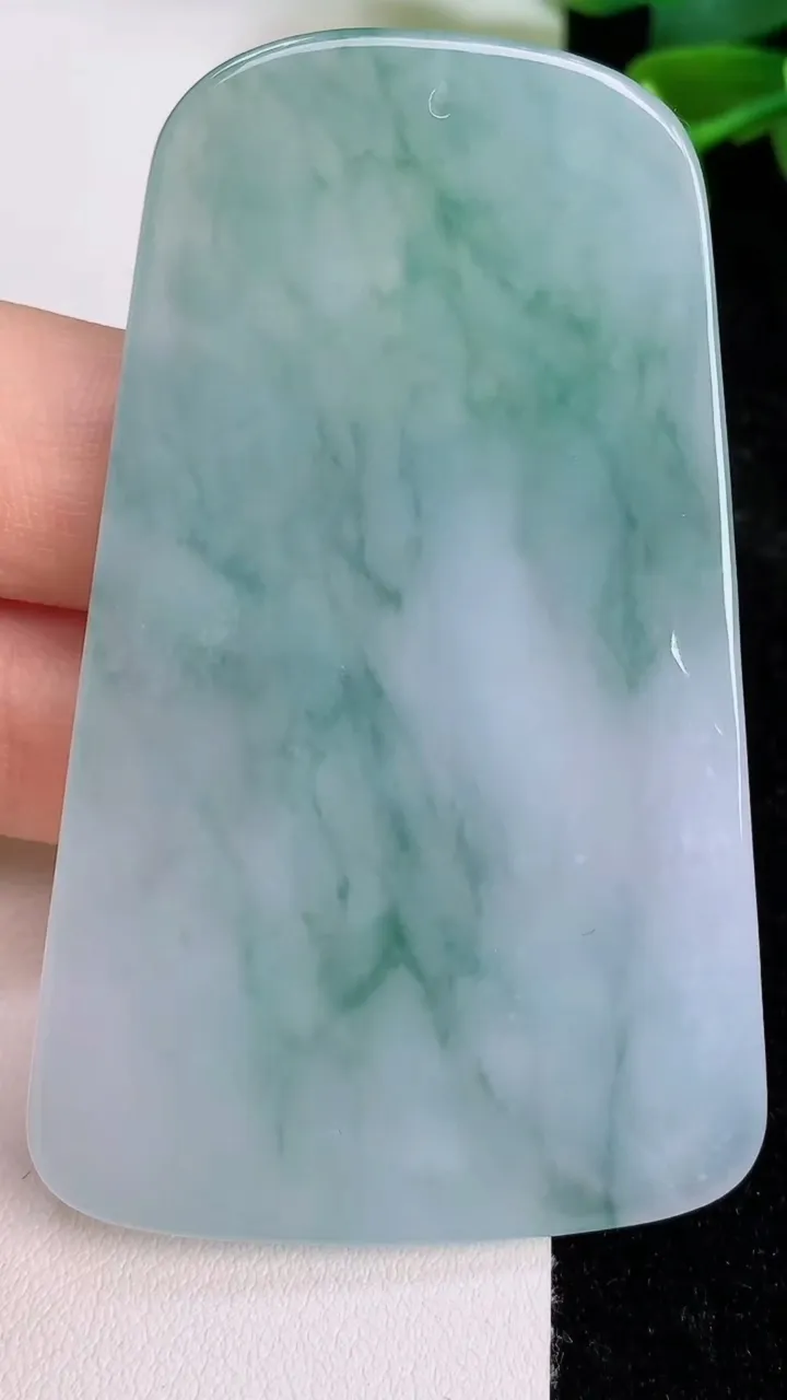 天然A货翡翠飘花普贤菩萨吊坠，尺寸68-42.4-5.7，重量:36.37g
7月18日