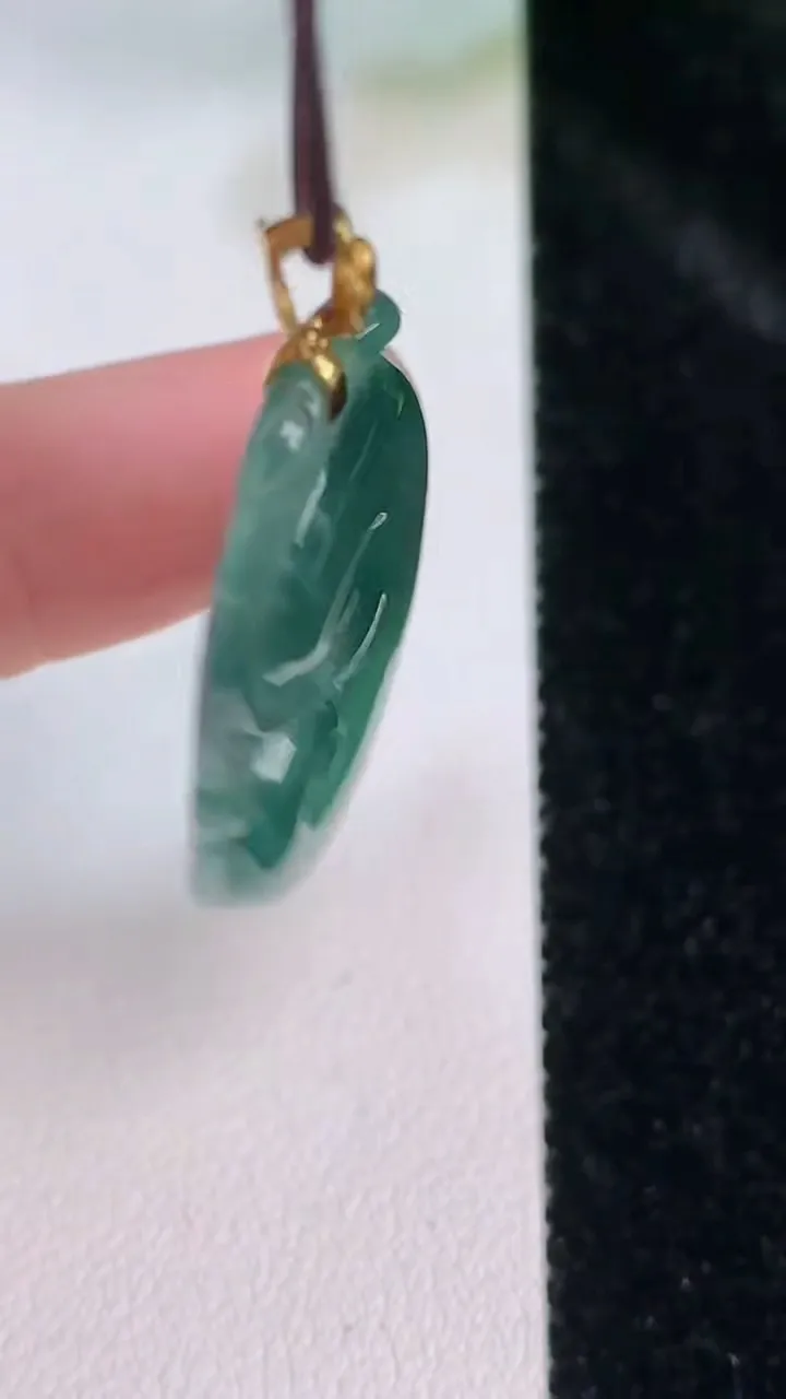 天然A货翡翠18k金蓝水如意吊坠，尺寸32.4-21-4.1，重:5.90g
7月18日