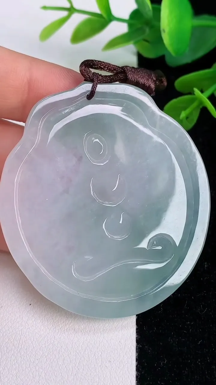 天然A货翡翠飘花不动明王吊坠，尺寸54-49-6.3，重量:31.30g
7月18日