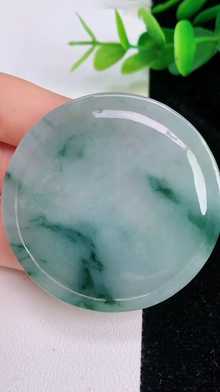 天然A货翡翠飘花龙牌吊坠，尺寸53-5.7，重量:33.63g
7月18日