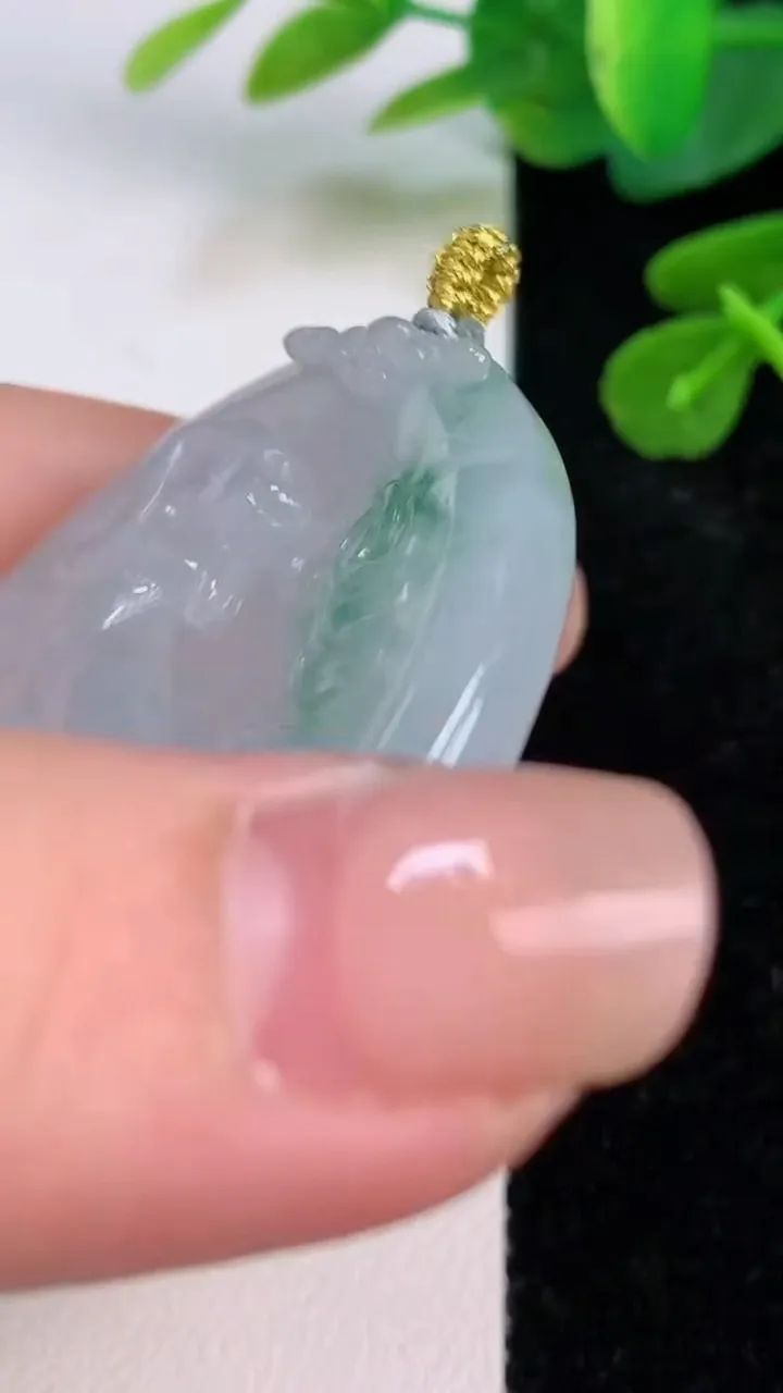 天然A货翡翠生肖狗吊坠，尺寸50-41-5.8，重量:23.48g
7月18日