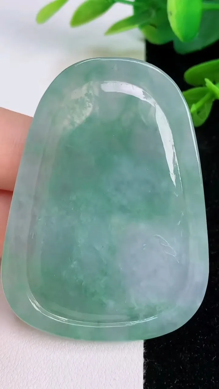 天然A货翡翠大日如来吊坠，尺寸57-42-6.5，重量:31.29g
7月18日