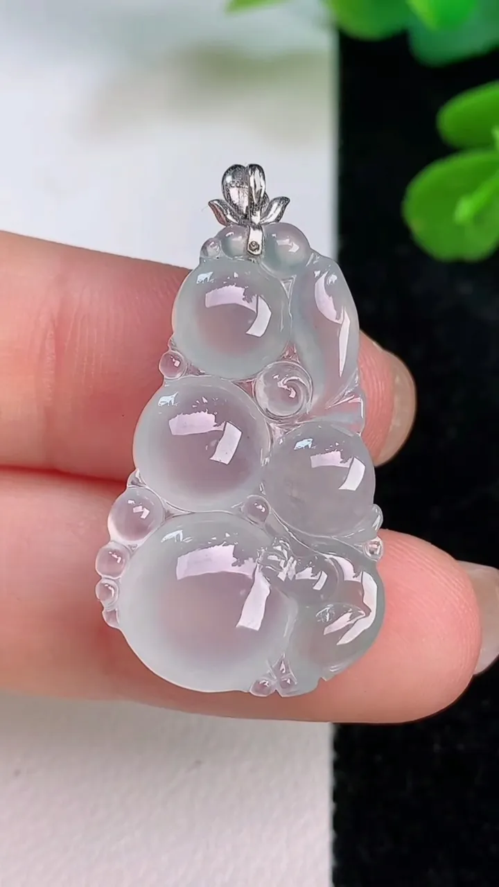 天然A货翡翠种生肖猴吊坠，尺寸28.4-18-6，重量:4.12g
7月18日