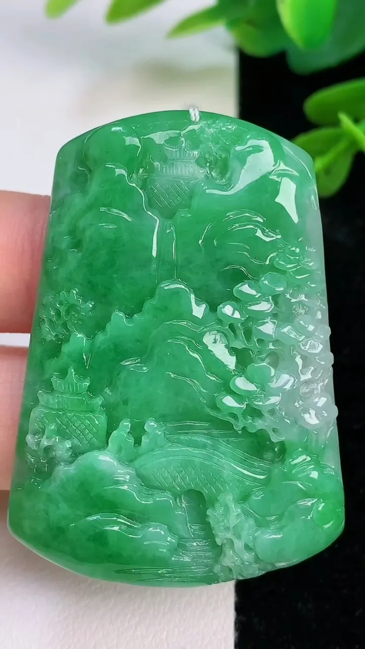天然A货翡翠山水牌吊坠，尺寸50-35.2-5.7，重量:23.67g
7月18日