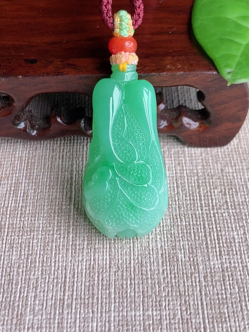 天然A货翡翠满绿白菜吊坠 尺寸37.2×18.4×10.7m量17.50g 0717