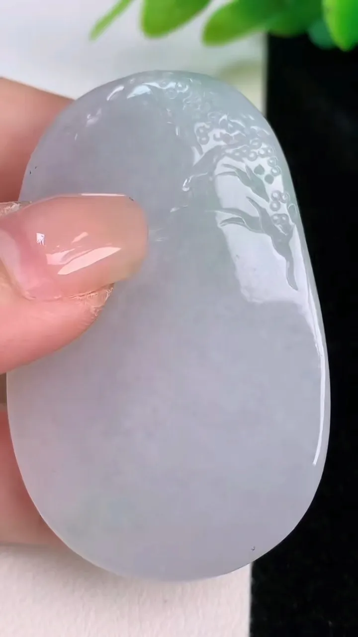 天然A货翡翠山水牌吊坠，尺寸54-32.7-11，重量:39.26g
7月18日