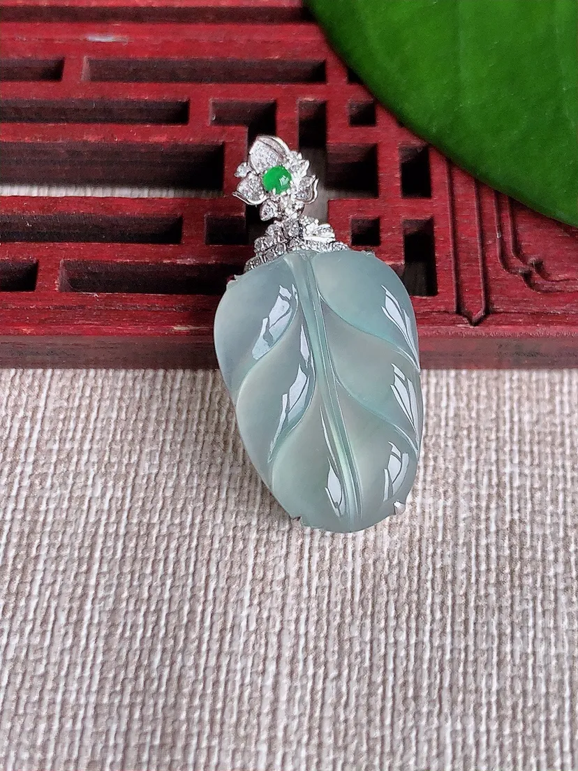 天然A货翡翠18K金伴晴水叶子金枝玉叶吊坠尺寸31.5×21.5×15.2×5.6m量3.15g 0717