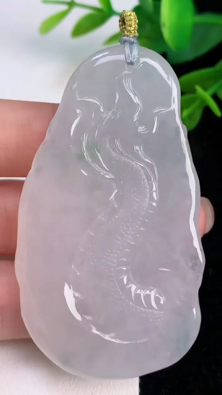 天然A货翡翠祥龙关公吊坠，尺寸62.4-35-8.4，重量:37.47g
7月18日