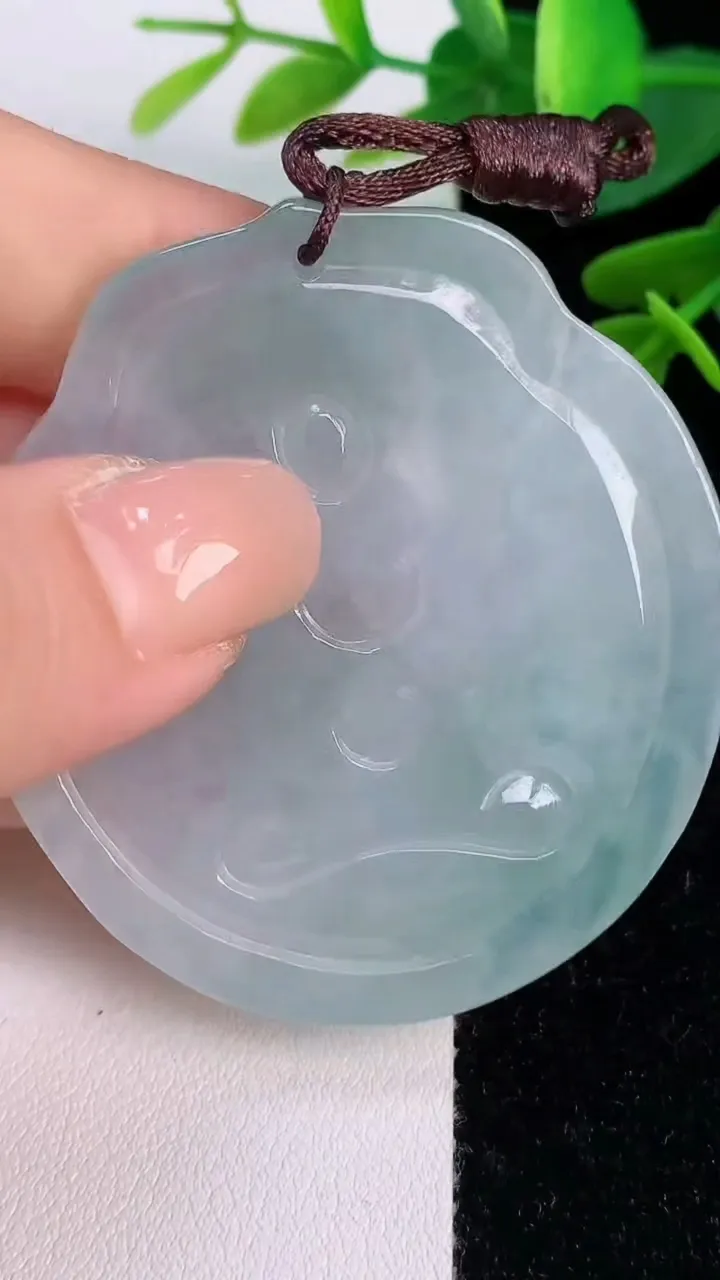 天然A货翡翠飘花不动明王吊坠，尺寸54-49-6.3，重量:31.30g
7月18日