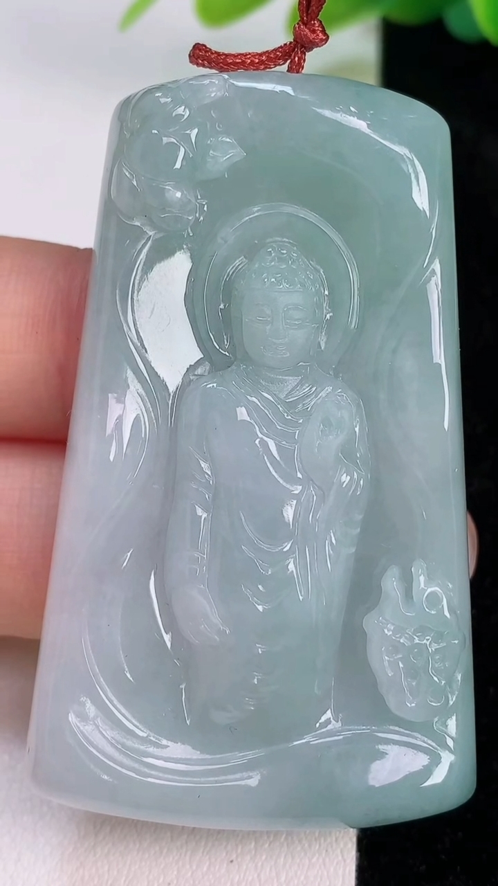 天然A货翡翠阿弥陀佛吊坠，尺寸56-33.7-6.6，重量:28.30g
7月18日