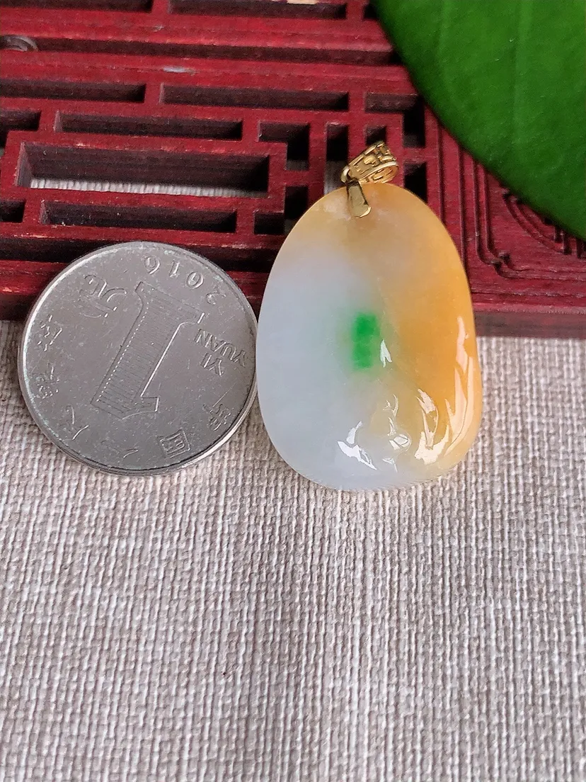 天然A货翡翠冰润18K金扣头黄加绿双彩悟道吊坠 尺寸32.6×22.7×6m量8.60g 0717