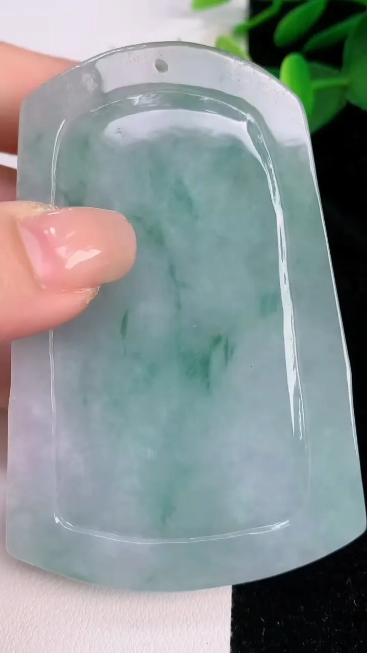 天然A货翡翠山水牌吊坠，尺寸79-52-13.8，重:112.81g
7月18日
