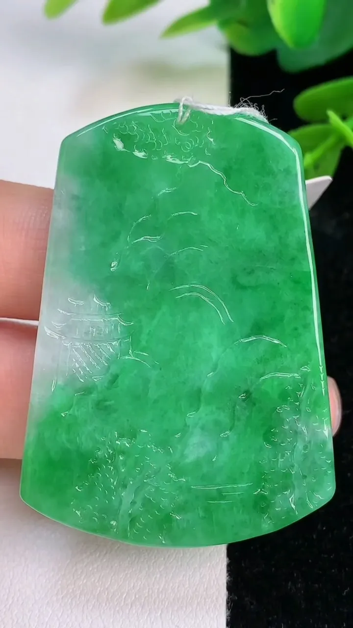 天然A货翡翠山水牌吊坠，尺寸50-35.2-5.7，重量:23.67g
7月18日