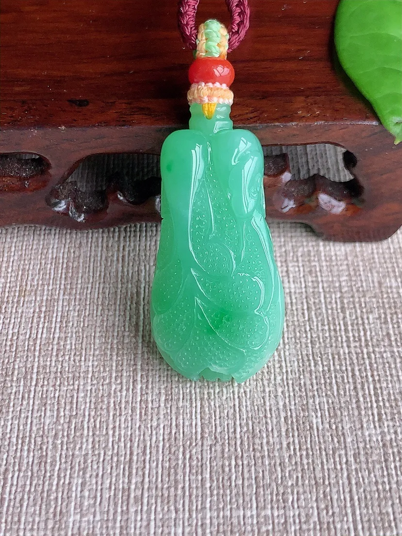 天然A货翡翠满绿白菜吊坠 尺寸37.2×18.4×10.7m量17.50g 0717