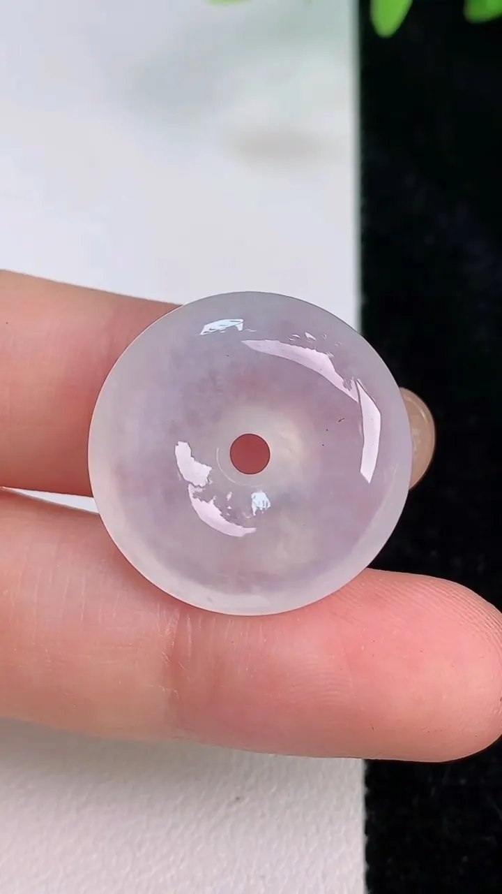 天然A货翡翠白冰平安扣吊坠，尺寸22.5-6，重:5.85g
7月19日