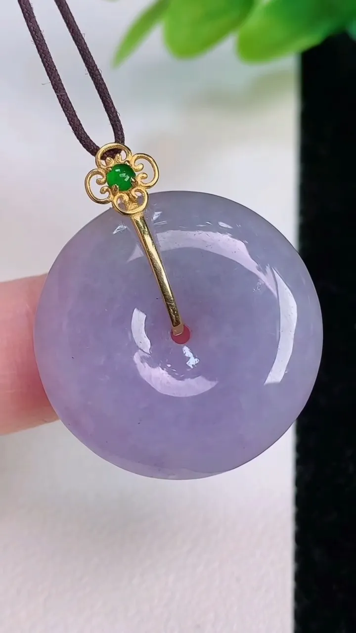 天然A货翡翠18k金紫罗兰平安扣吊坠，尺寸24.5-5.6，重量:6.98g
7月19日