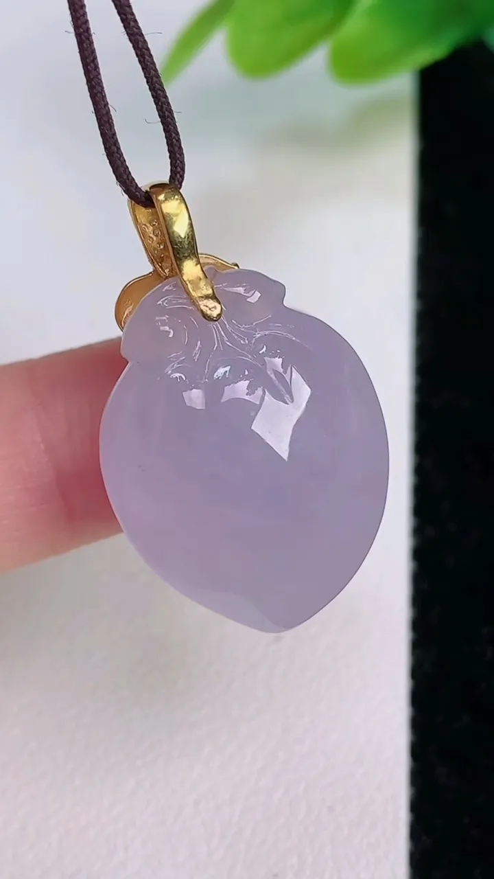 天然A货翡翠18k金紫罗兰寿桃吊坠，尺寸21.3-18-11，重量:7.57g
7月19日