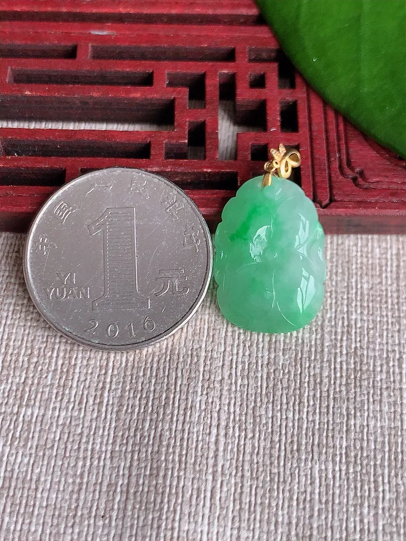 天然A货翡翠18K金扣头飘绿荷叶和吊坠 尺寸20.5×14.8×4.6m量2.97g 0718
