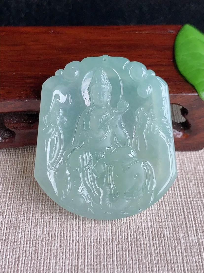 天然A货翡翠晴水普贤菩萨吊坠尺寸47×41×4.7m量20.90g 0718