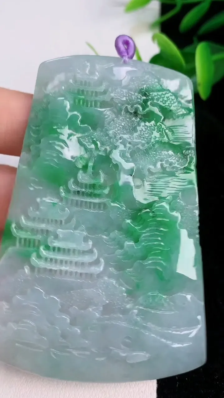 天然A货翡翠山水牌吊坠，尺寸75-49.7-4.8，重量:40.00g
7月19日