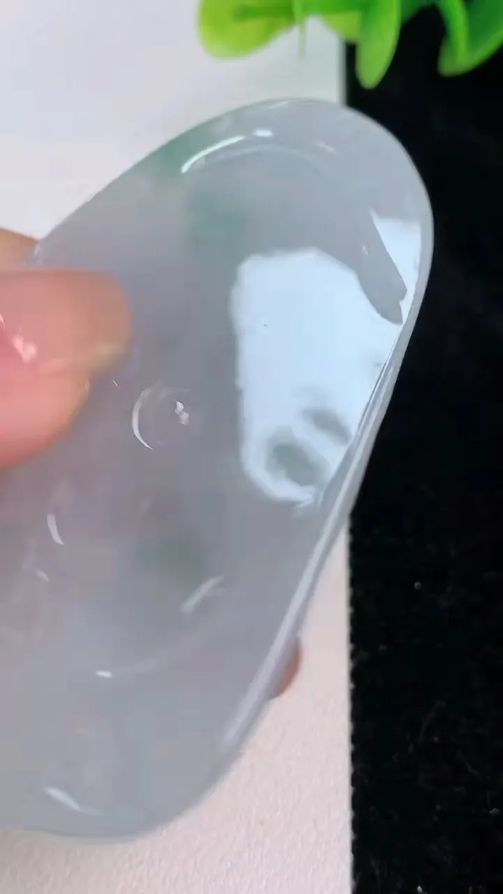 天然A货翡翠飘花观音菩萨吊坠，尺寸63.4-42.5-6.4，重:35.20g
7月19日