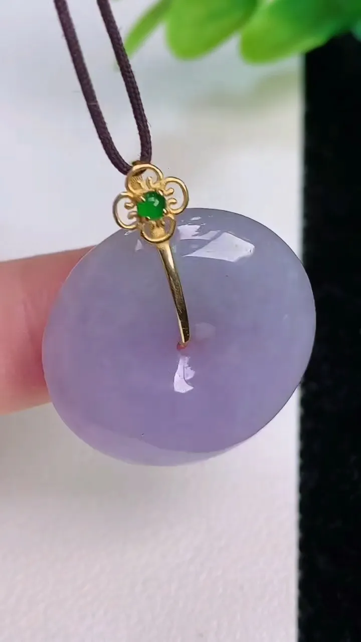 天然A货翡翠18k金紫罗兰平安扣吊坠，尺寸24.5-5.6，重量:6.98g
7月19日