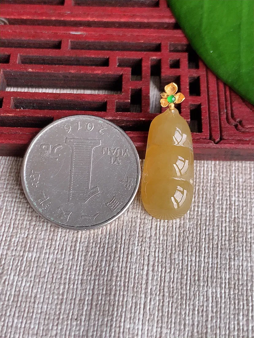 天然A货翡翠18K金扣头黄翡四季豆福豆平安豆吊坠尺寸28.7×23.2×10.7×5.3m量2.73g 0718